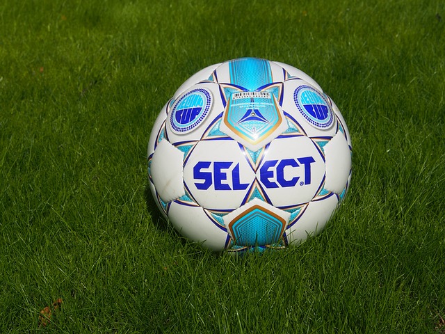 绝杀！湖人遭18分逆转，东契奇22中8，里夫斯30分准绝杀！却遭吉迪反绝杀！.